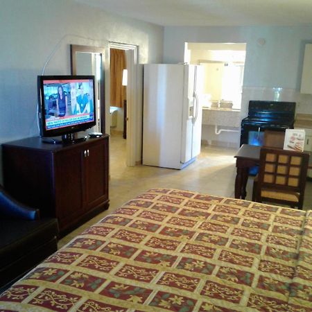 Express Inn & Suites - 5 Miles From St Petersburg Clearwater Airport Exterior foto